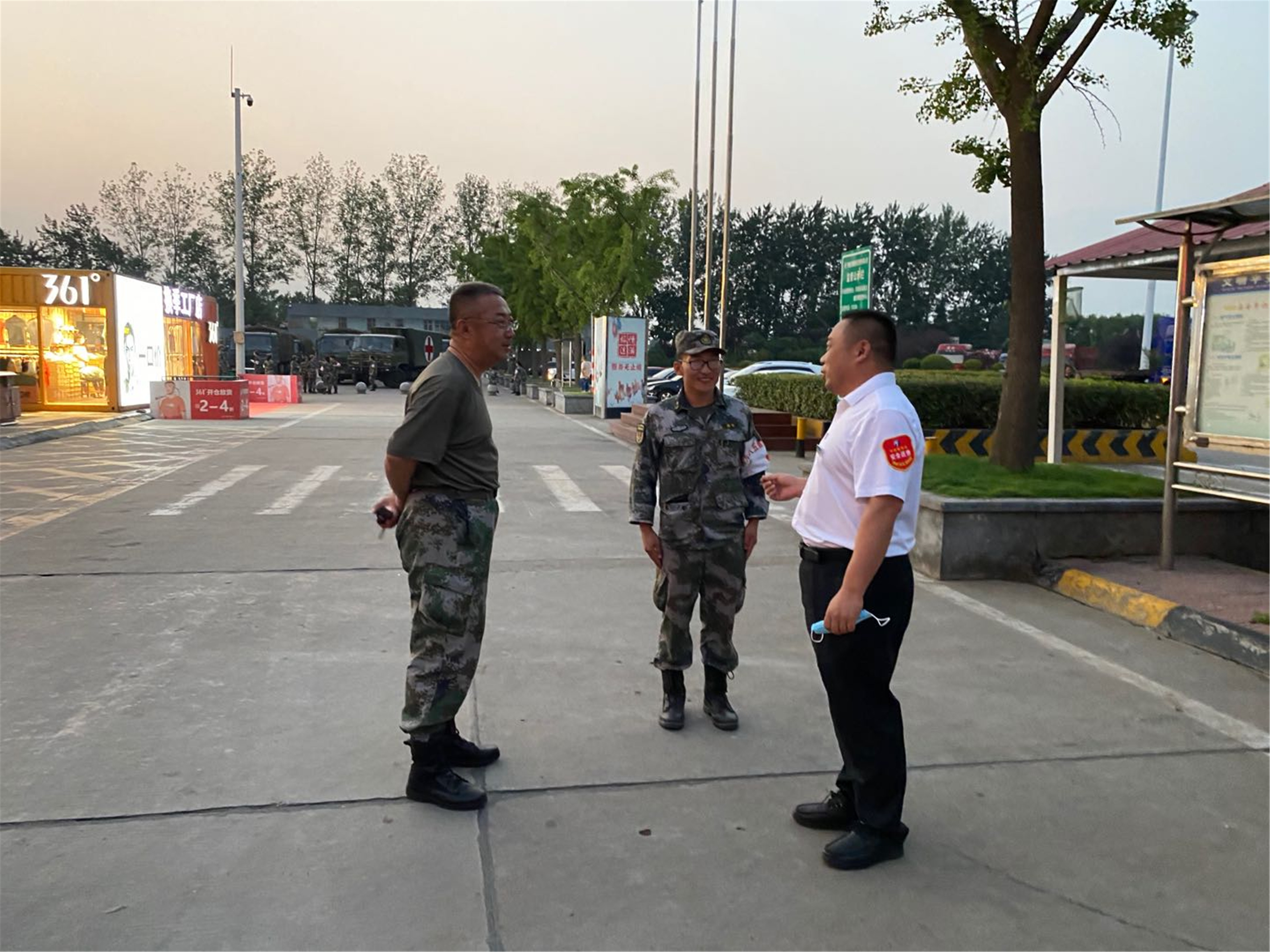 接待部隊 (1).jpg