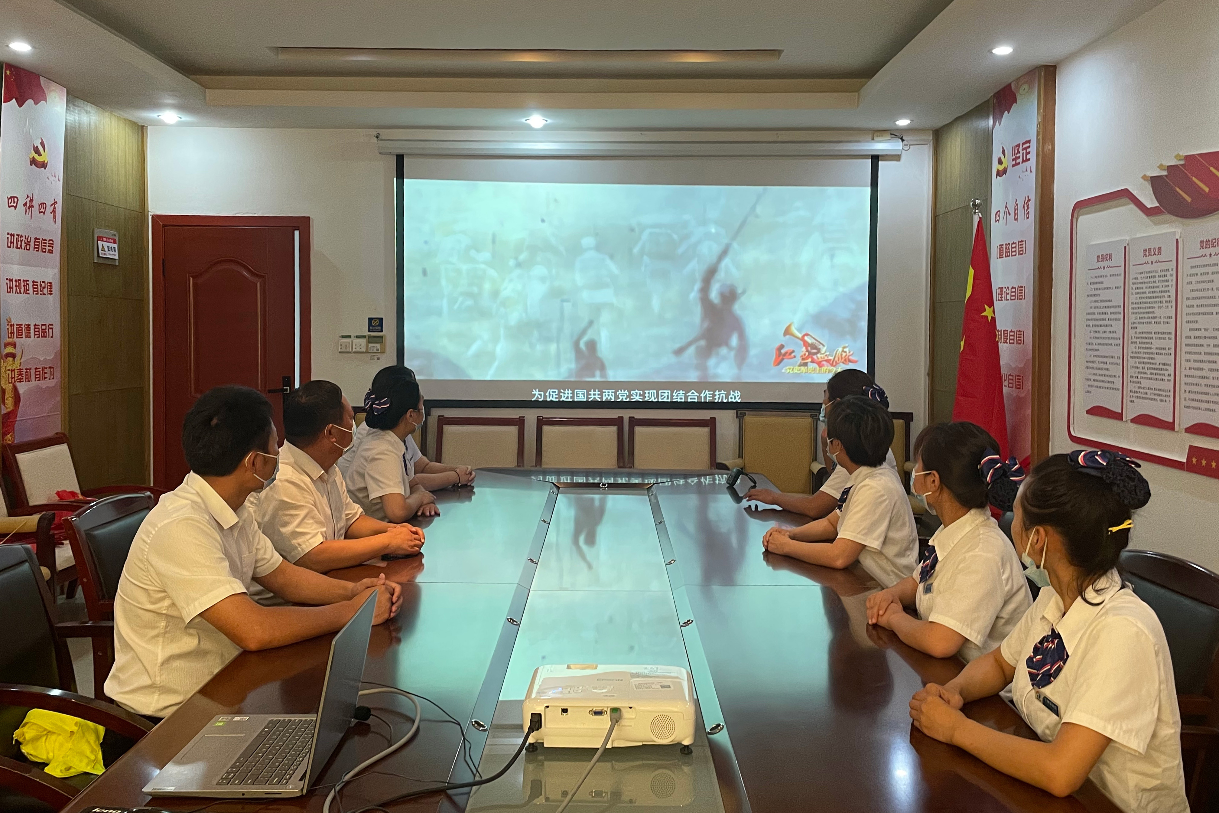7月7日寧陵服務區(qū)聯合黨支部組織紀念全民族抗戰(zhàn)爆發(fā)85周年系列活動  鄭超_.jpg