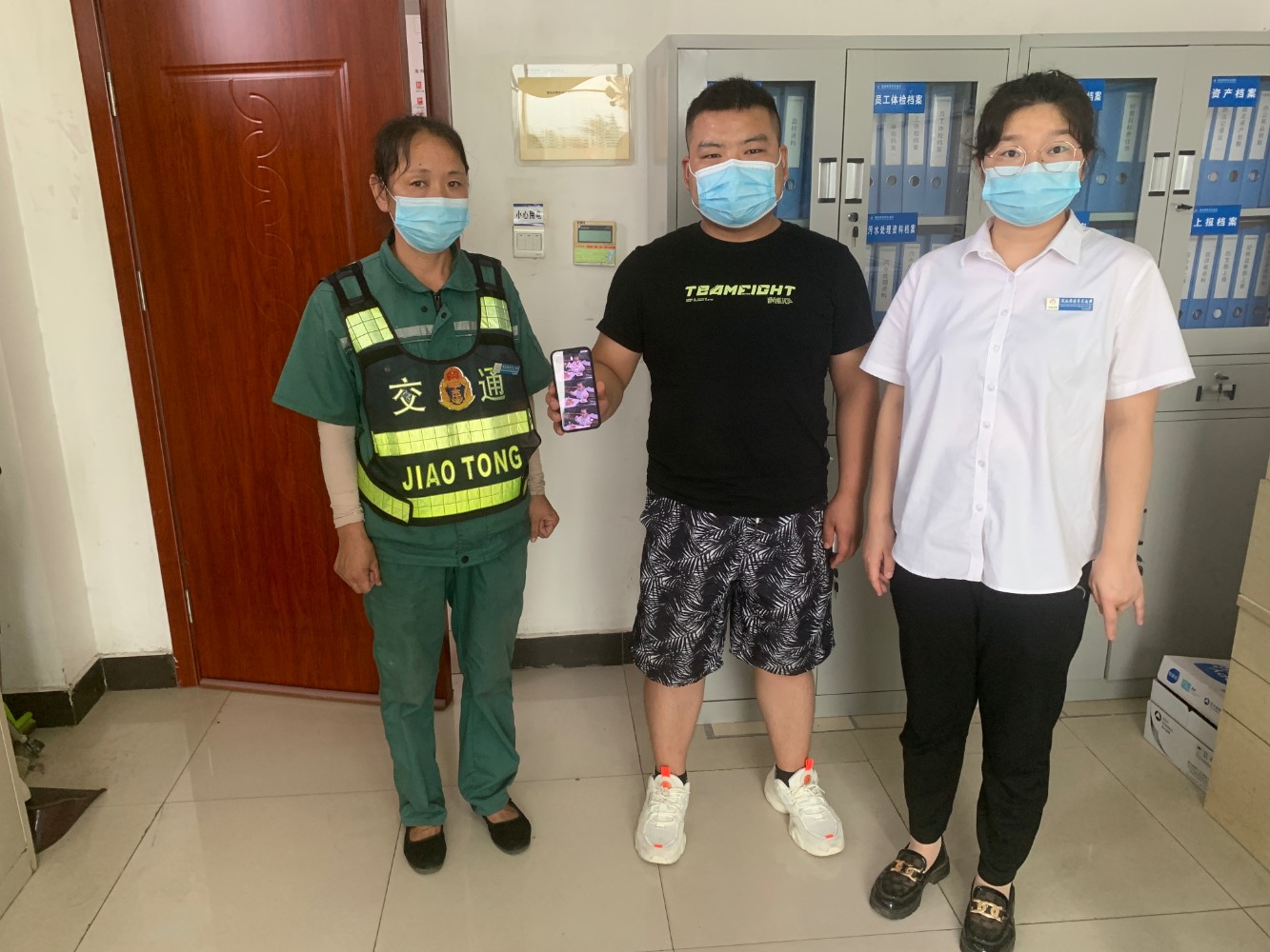 7月16日澠池西停車南區拾金不昧揚道德 服務為民踐初馬躍鴻 攝.jpg 7月16日澠池西停車南區拾金不昧揚道德 服務為民踐初馬躍鴻 攝.jpg